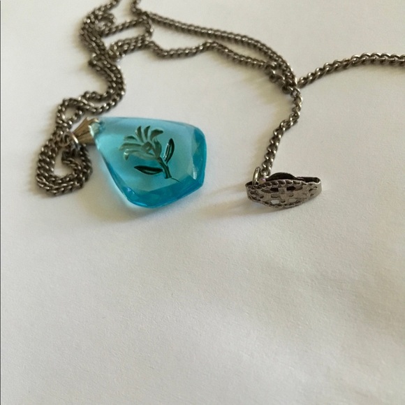 Vintage Clear Blue Carved Flower necklace/choker - Picture 3 of 4